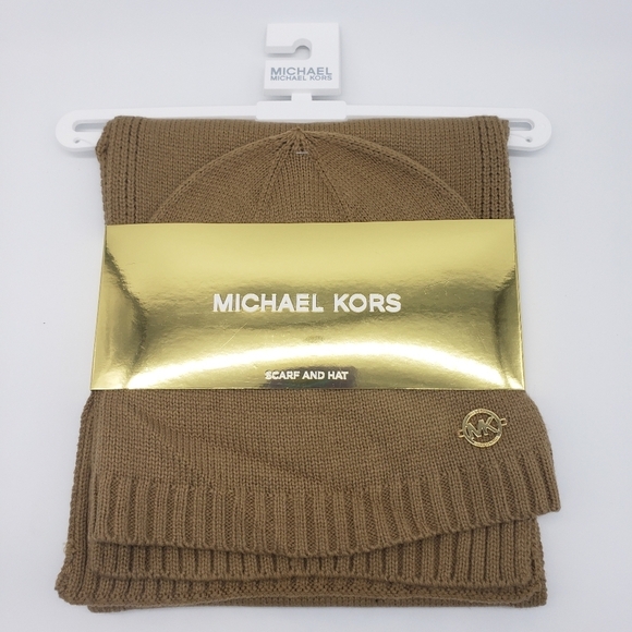1282- MICHAEL Michael Kors Scarf and Hat Set Women NWT - Picture 1 of 3